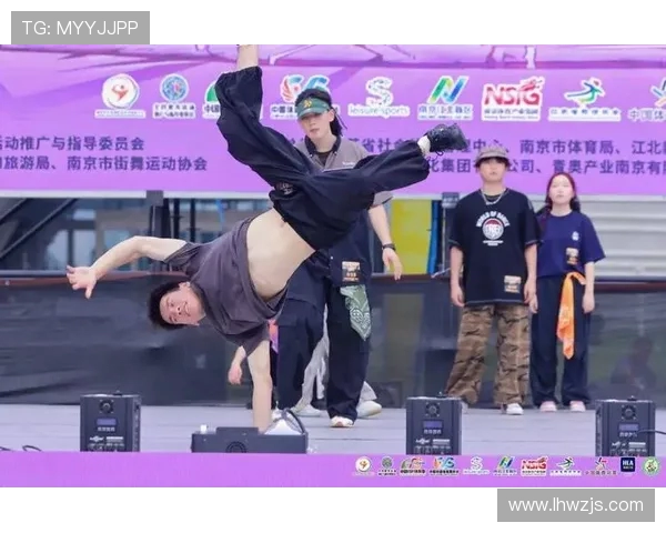 南京街舞队以98分领跑世界街舞大赛积分榜展现强大实力
