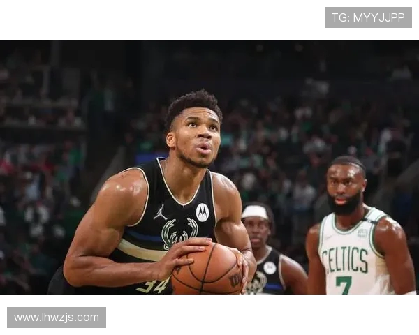 字母哥愤怒撕裂球衣雄鹿惨败后更衣室内冲突升级引发热议