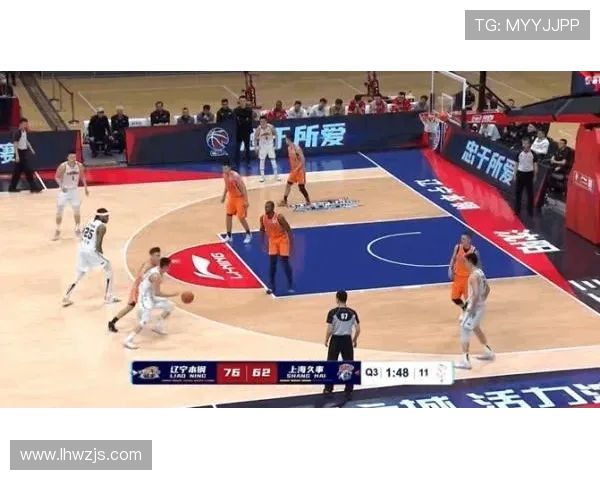 上海篮球队防反战术解析助力球队在赛场上逆转局势 上海篮球队防反战术解析助力球队在赛场上逆转局势